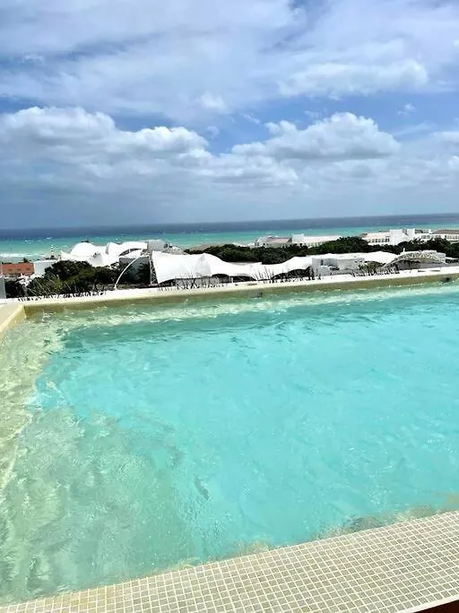 Comfortable Condo W/ City Views Rooftop Pool & Gym - 319 Musa Playa del Carmen Apartment
